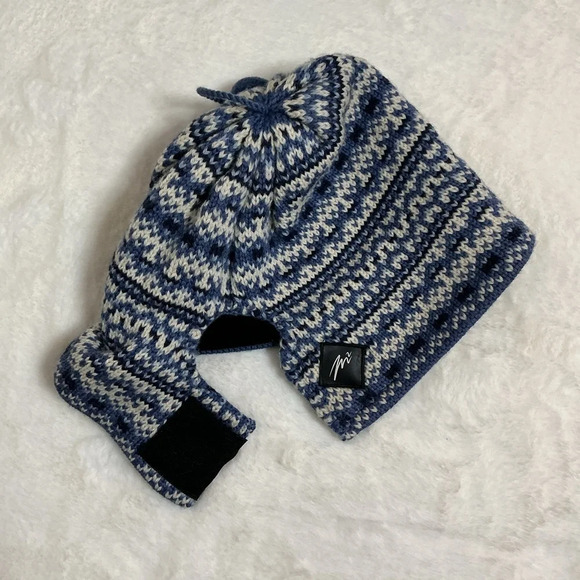 Nordic Style Blue and White Knit Beanie - Picture 7 of 7